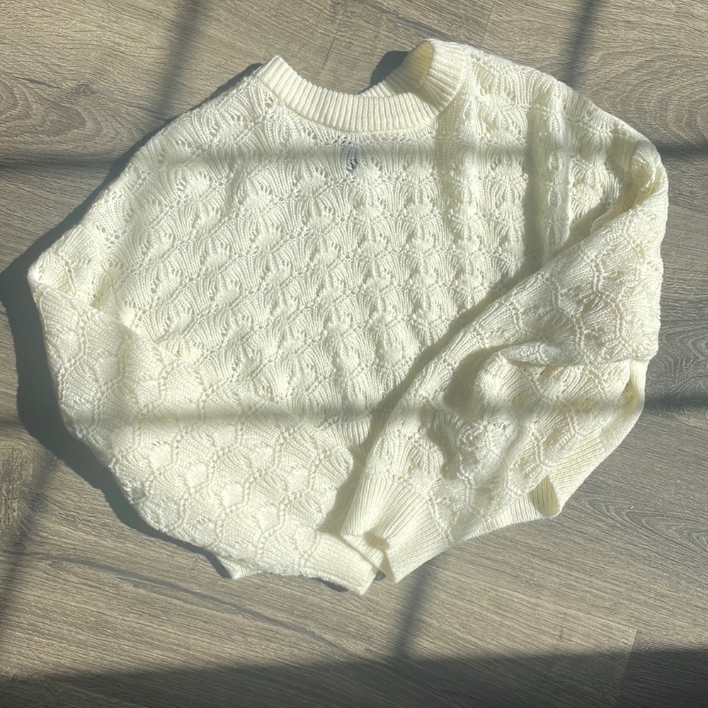White knitted cropped sweater